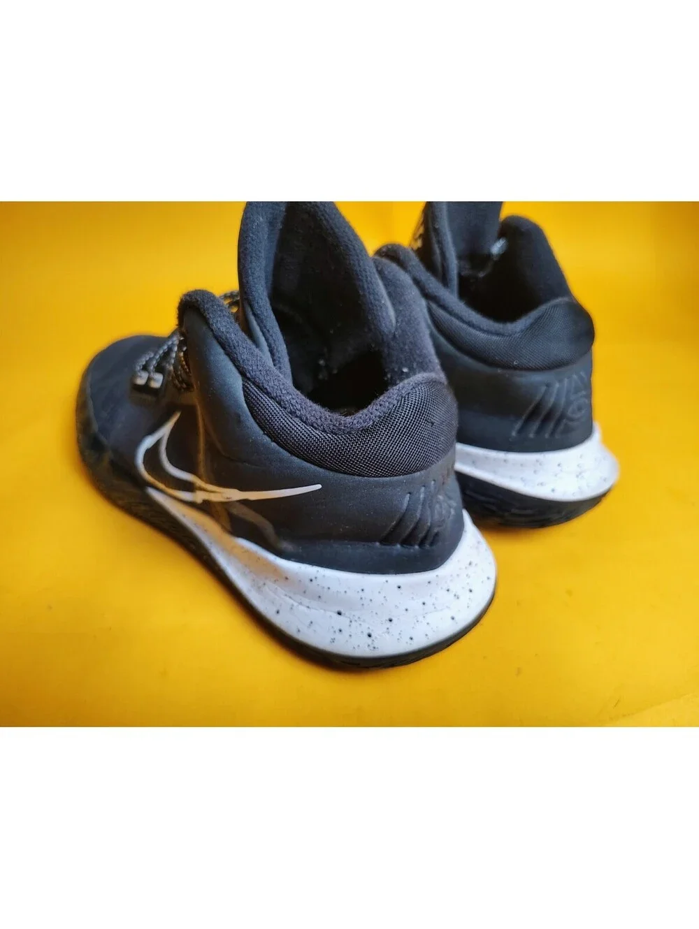 Nike Kyrie Flytrap 4 Black White Metallic Silver CT1972-001 Men's Size 9 Hoops